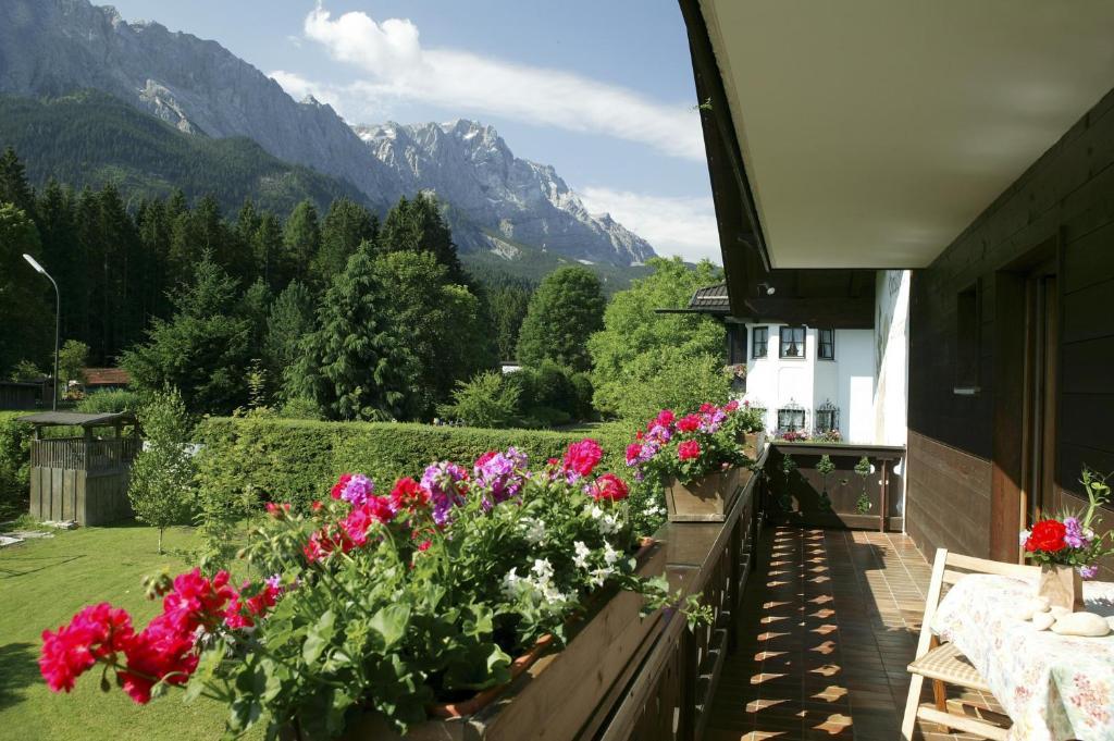 Das Schoenanger Ferienwohnungen Grainau Esterno foto